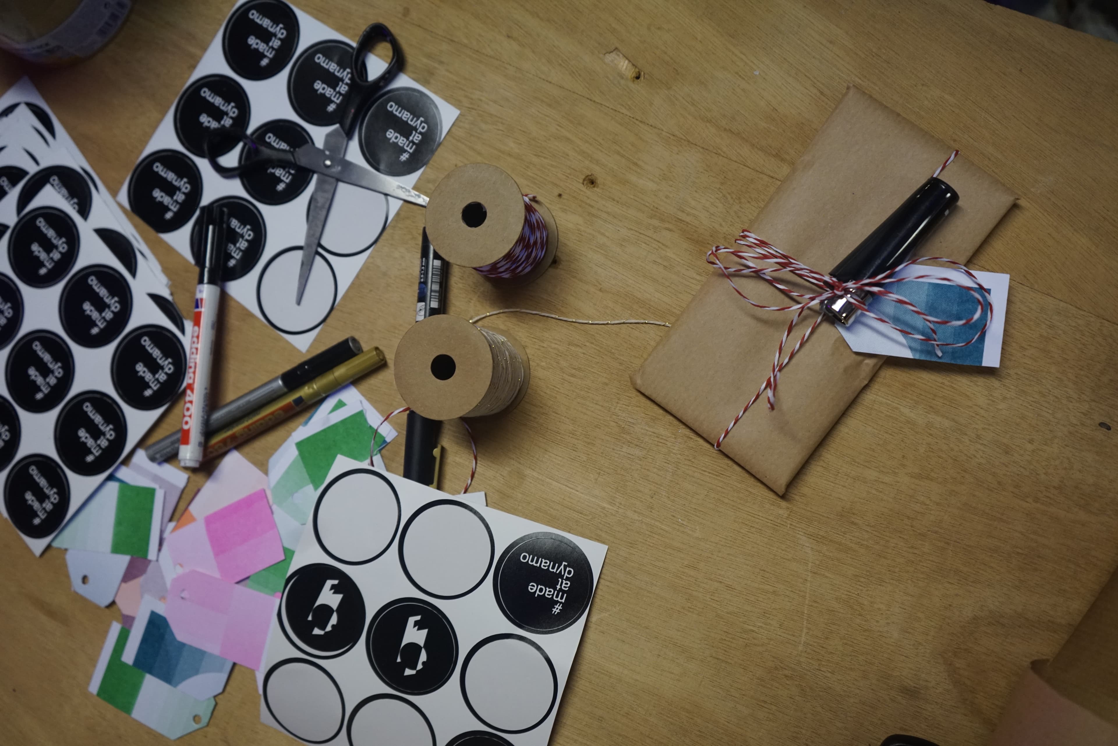 Geschenk verpackungsstation an der Schaustelle 