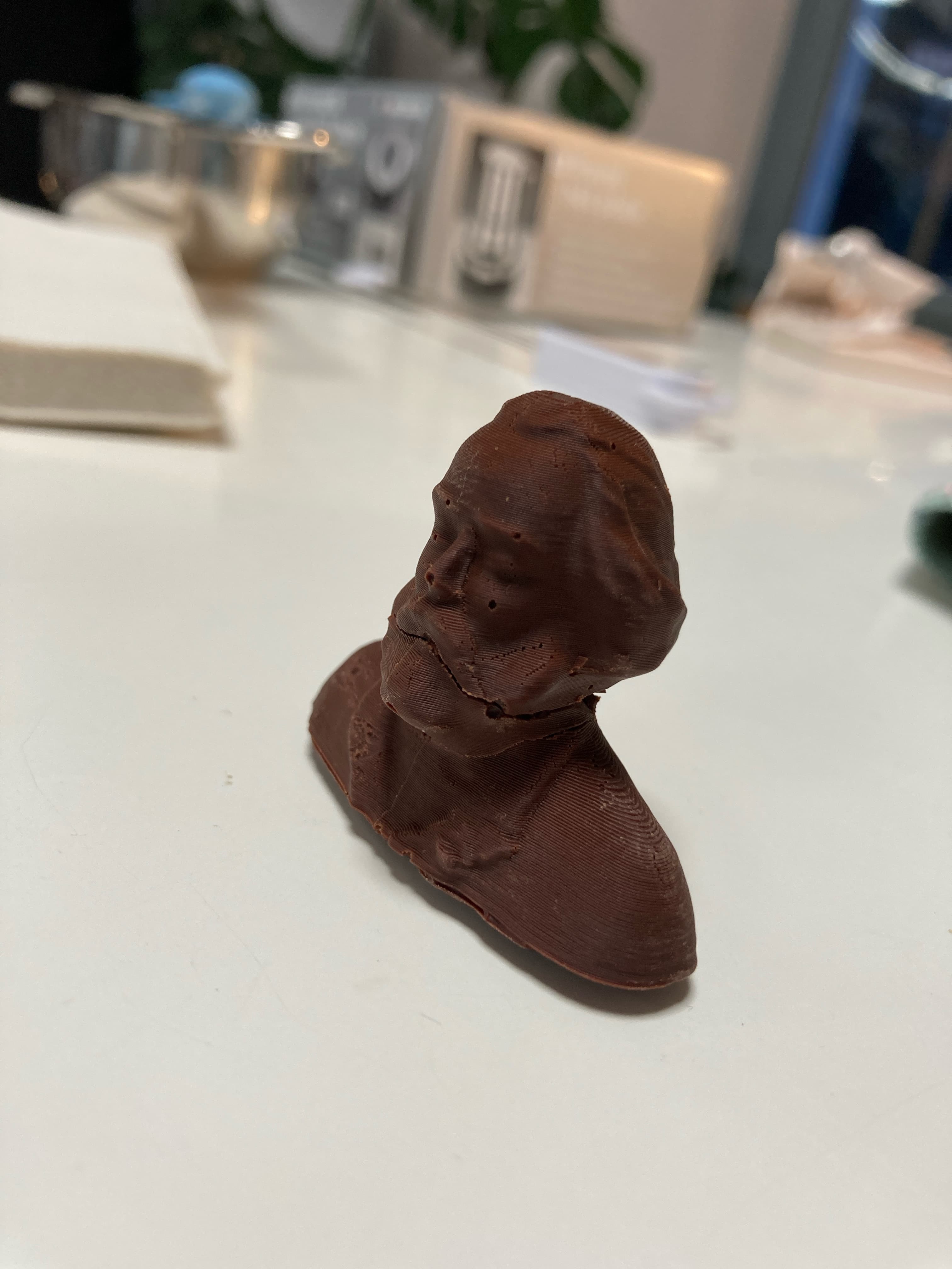 Schokolade in 3D-gedruckte Formen giessen